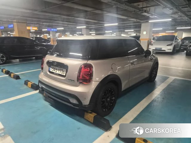Mini Cooper 2023 Жемчужный двухцветный из Кореи, фото 4