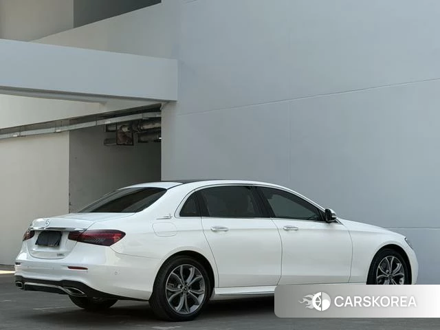 Mercedes-Benz E-Class 2022 Белый из Китая, фото 4