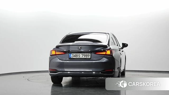 Lexus ES300h 7th generation id 4977973 из Кореи 24