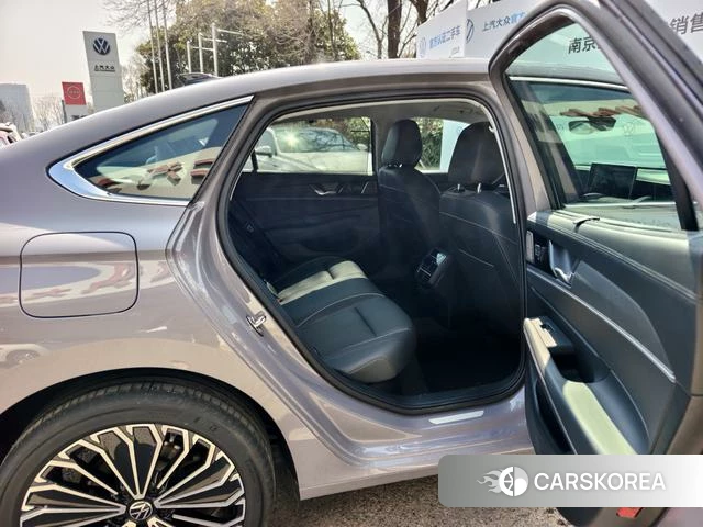 Volkswagen Passat 2024 Другой из Китая, фото 4