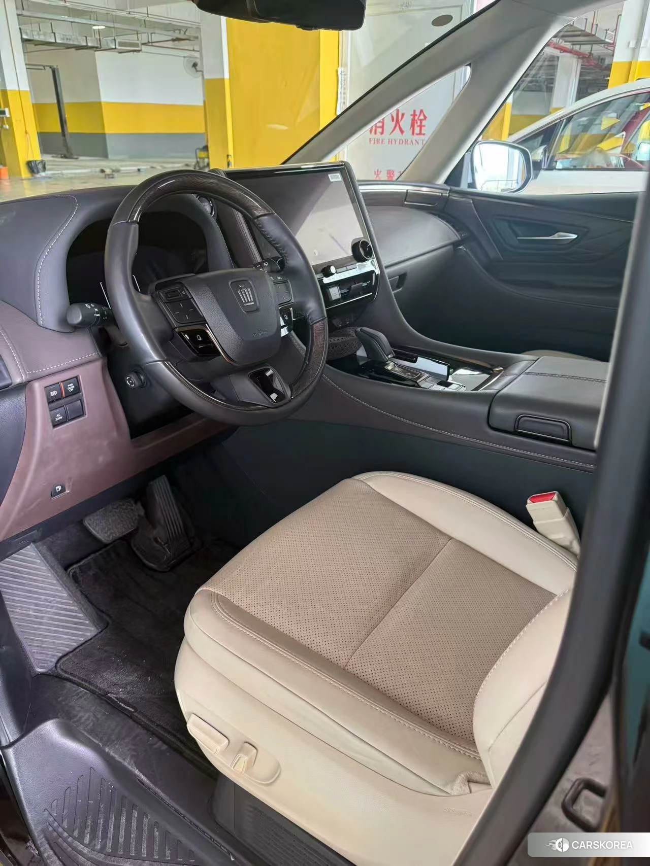 Toyota Vellfire 2023 Черный из Китая, фото 6