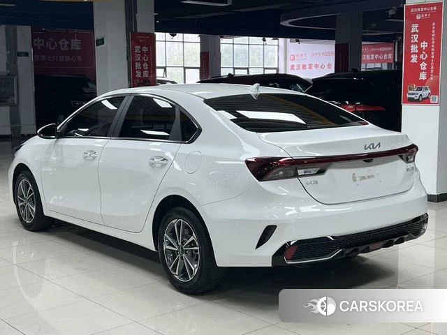Kia K3 2023 Белый из Китая, фото 6