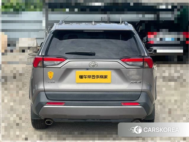 Toyota RAV4 2021 Серебристо-серый из Китая, фото 4