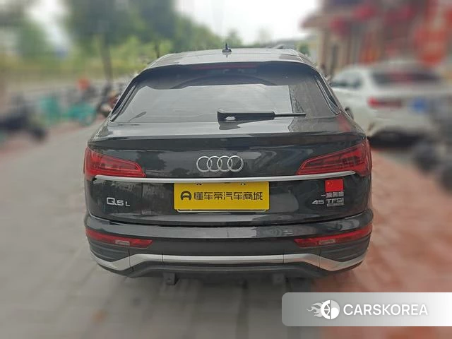 Audi Q5L 2021 Черный из Китая, фото 4