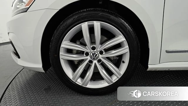 Volkswagen The New Passat id 5029327 из Кореи 29