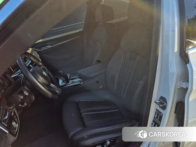 BMW 5 Series (G30) 2022 Белый из Кореи, фото 4