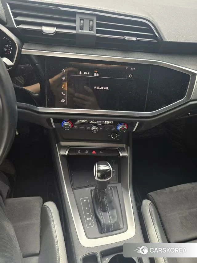 Audi Q3 2021 Темно-серый из Китая, фото 4