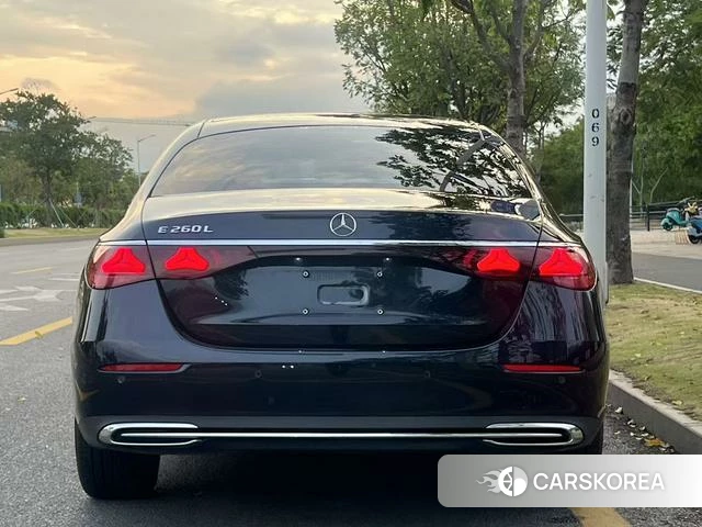 Mercedes-Benz E-Class 2024 Синий из Китая, фото 4