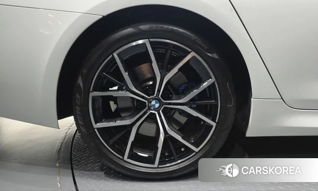 BMW 5 Series (G30) id 4996356 из Кореи 30