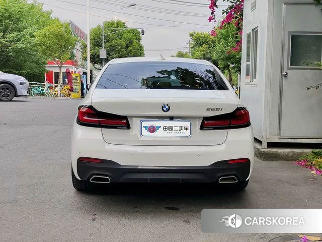 BMW 5 series 2022 Белый из Китая, фото 5