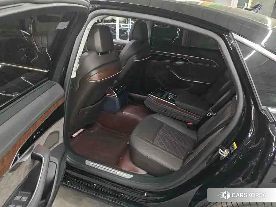 Audi A8 2022 Черный из Китая, фото 5