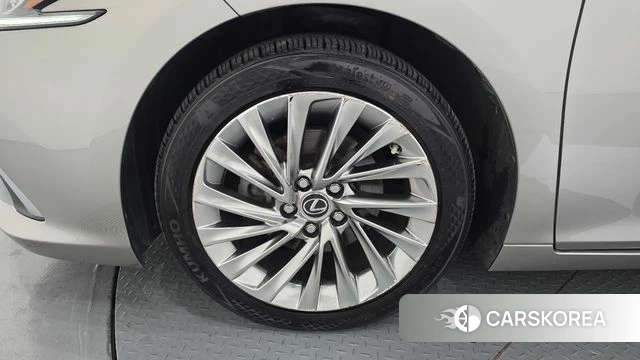 Lexus ES300h 7th generation id 5013899 из Кореи 29