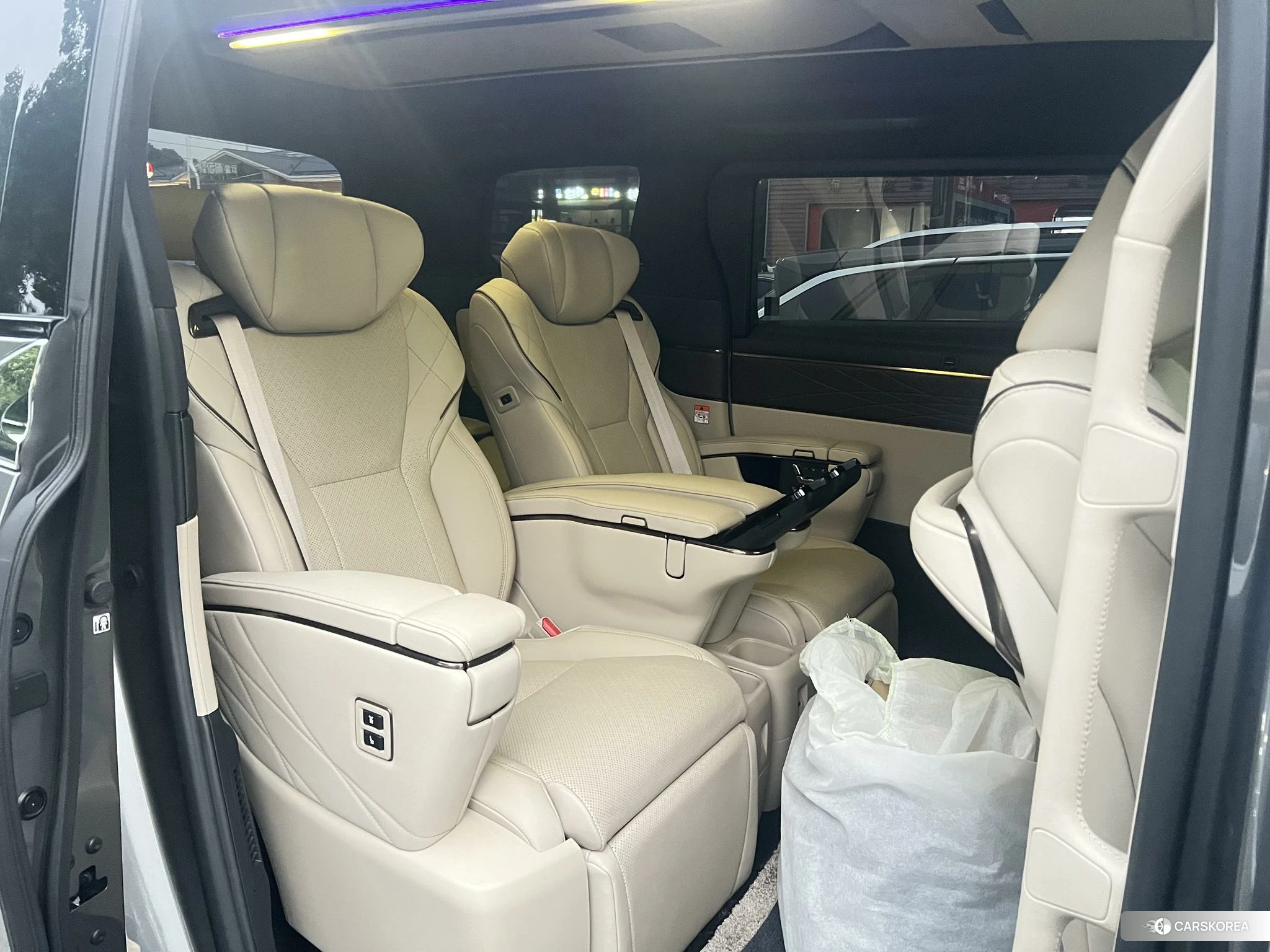 Toyota Vellfire 2023 Серебристо-серый из Китая, фото 6