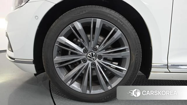 Volkswagen Passat GT (B8) id 4942549 из Кореи 31