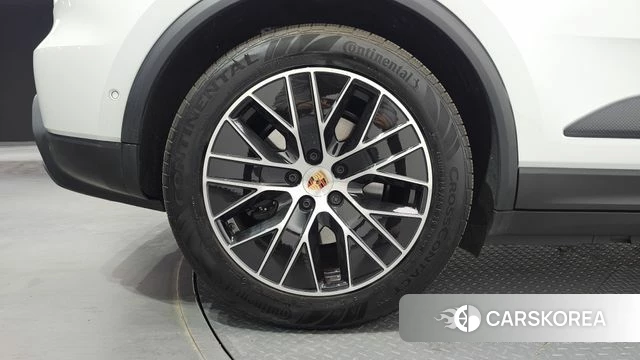 Porsche Makan EV id 4279892 из Кореи 15