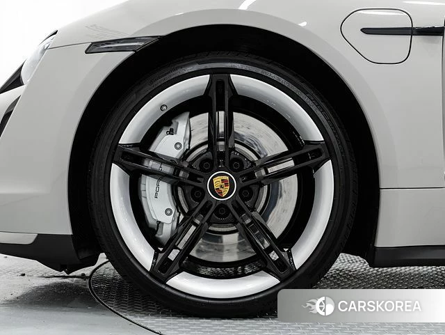 Porsche Taycan id 5026428 из Кореи 15