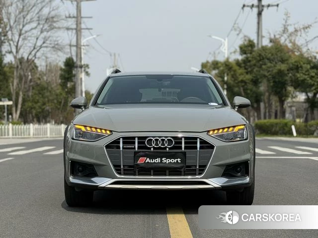 Audi A4L 2021 Серебристо-серый из Китая, фото 5