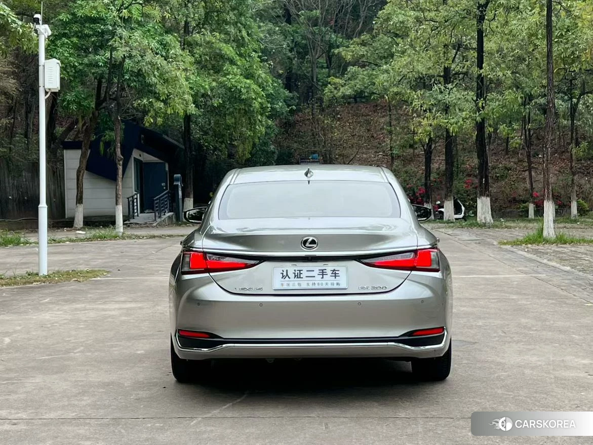 Lexus ES 2022 Серебристо-серый из Китая, фото 5
