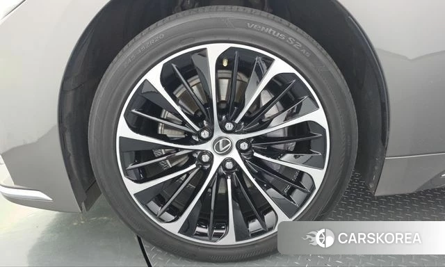 Lexus LS500h 5th generation id 5041011 из Кореи 31