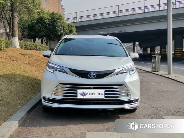 Toyota Sienna 2023 Белый из Китая, фото 5