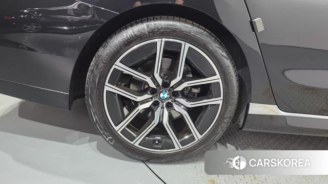 BMW 7 Series (G70) id 4935359 из Кореи 31