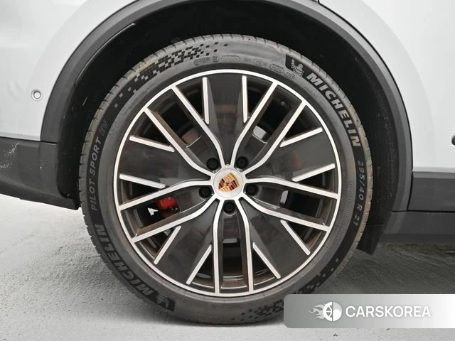 Porsche Makan EV id 4995432 из Кореи 15