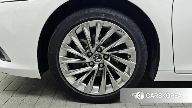 Lexus ES300h 7th generation id 4991083 из Кореи 31