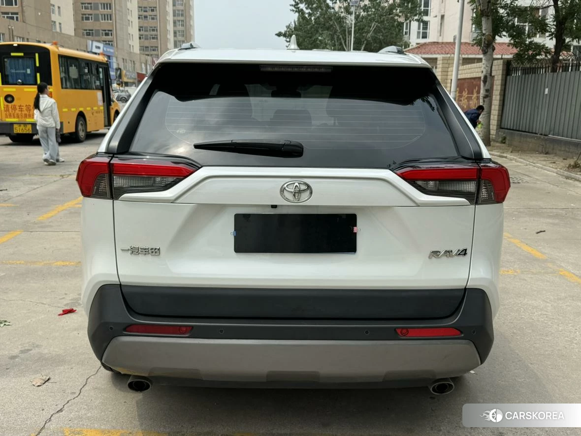 Toyota RAV4 2021 Белый из Китая, фото 5