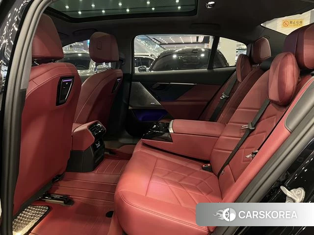 BMW 5 series 2025 Черный из Китая, фото 5