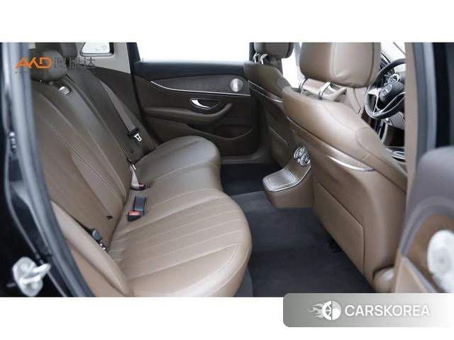 Mercedes-Benz E-Class 2023 Черный из Китая, фото 5