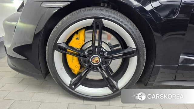 Porsche Taycan id 4784362 из Кореи 15