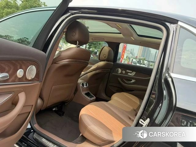 Mercedes-Benz E-Class 2023 Черный из Китая, фото 5