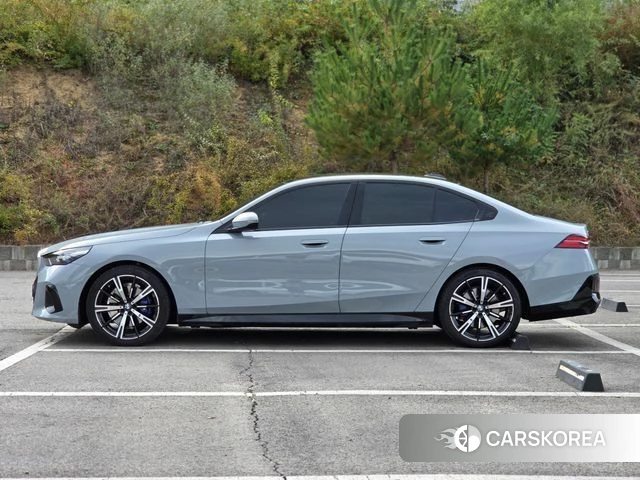 BMW 5 Series (G60) id 5031425 из Кореи 15