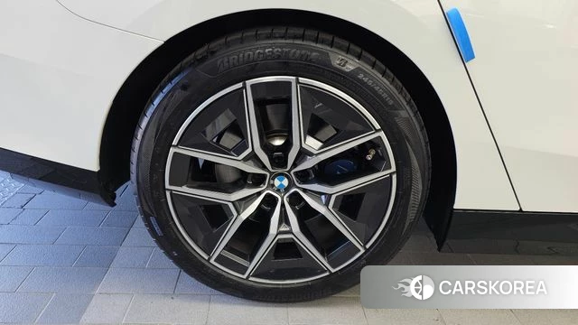 BMW 5 Series (G60) id 4984944 из Кореи 32