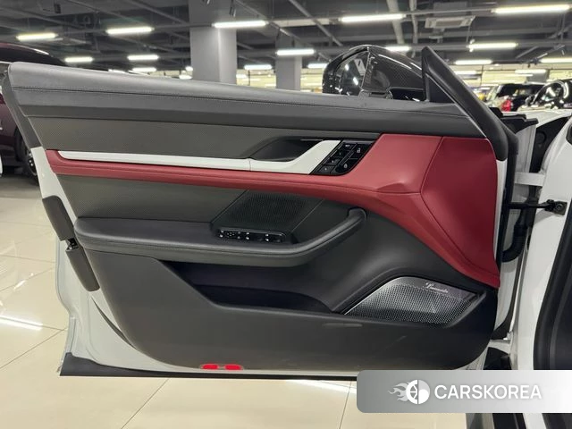 Porsche Taycan id 4899843 из Кореи 12