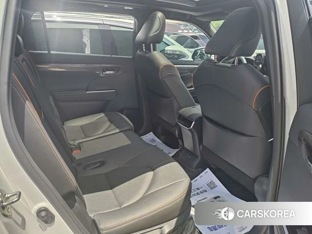 Toyota Crown 2025 Белый из Китая, фото 6