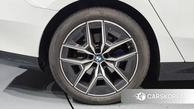 BMW 5 Series (G60) id 5032683 из Кореи 29