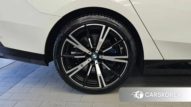 BMW 5 Series (G60) id 5045476 из Кореи 32