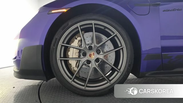 Porsche Taycan id 3864007 из Кореи 15