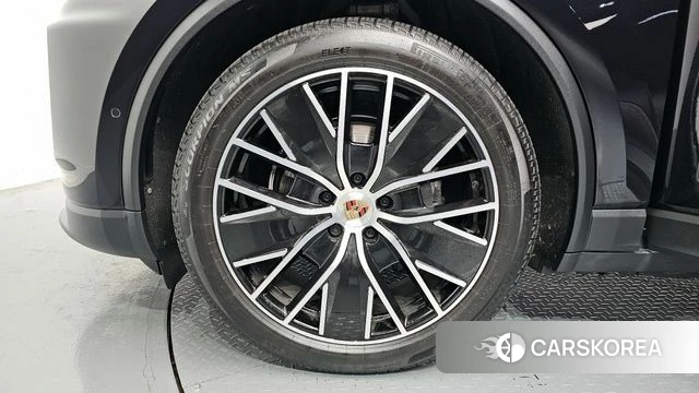 Porsche Makan EV id 3769632 из Кореи 15