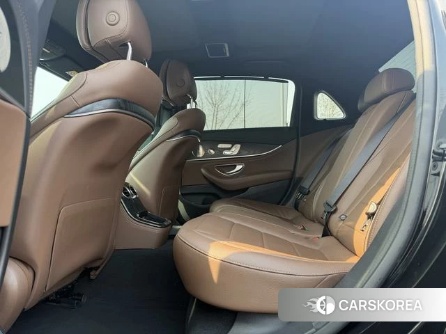 Mercedes-Benz E-Class 2024 Черный из Китая, фото 5