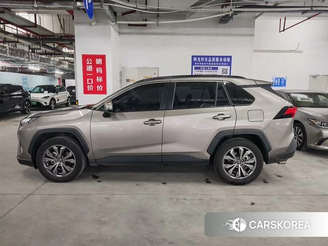 Toyota RAV4 2024 Серебристо-серый из Китая, фото 5
