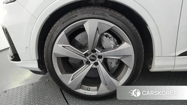 Audi SQ7 (4M) id 4635578 из Кореи 15