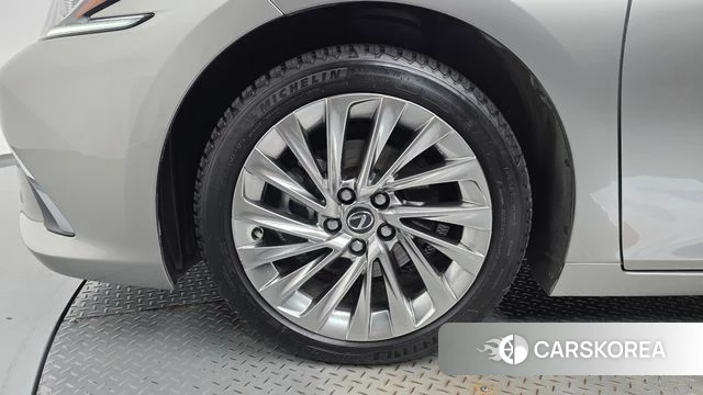 Lexus ES300h 7th generation id 4976993 из Кореи 29