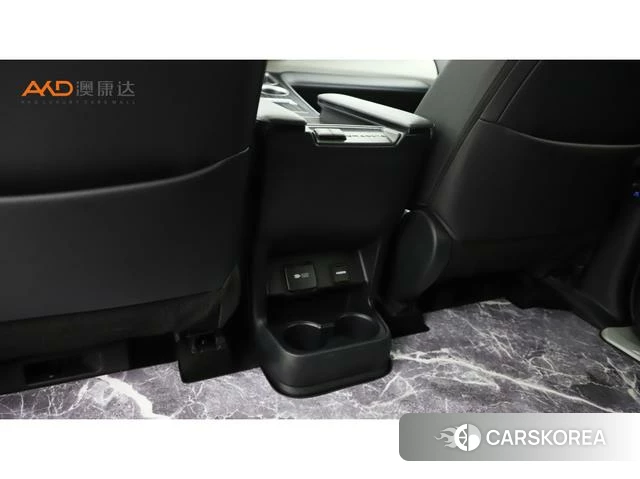 Toyota Granvia 2023 Белый из Китая, фото 6