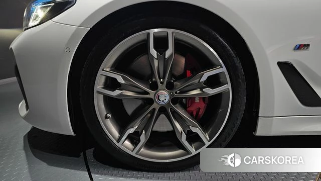BMW 5 Series (G30) id 4985726 из Кореи 31