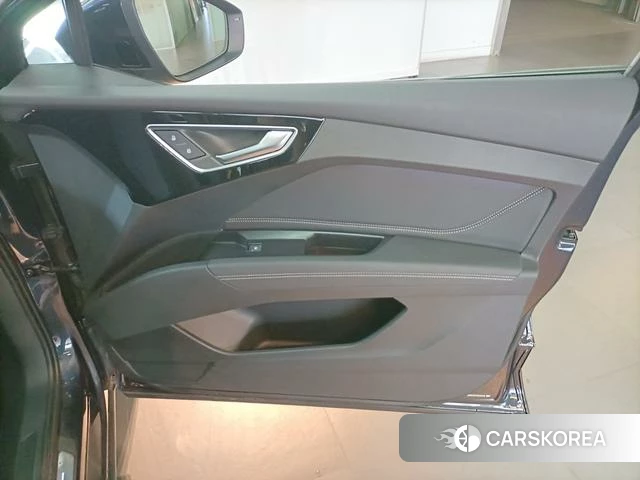 Audi Q4 2025 Синий из Китая, фото 5