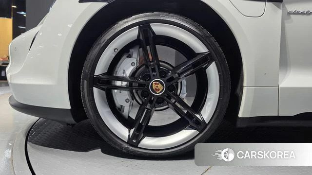 Porsche Taycan id 5016396 из Кореи 33