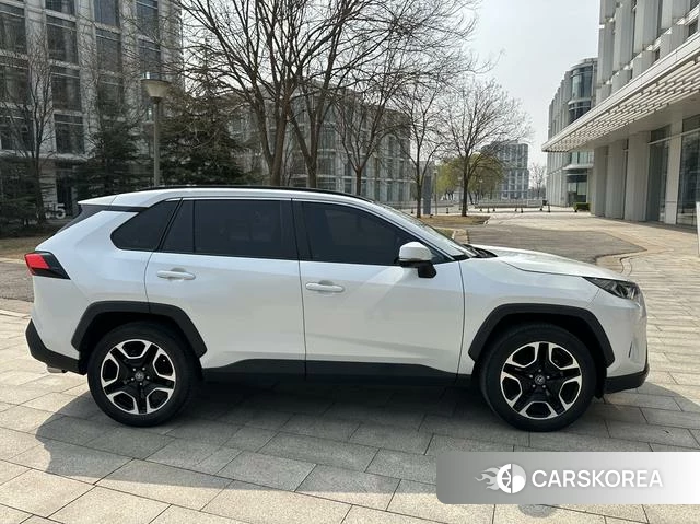 Toyota RAV4 2021 Белый из Китая, фото 5