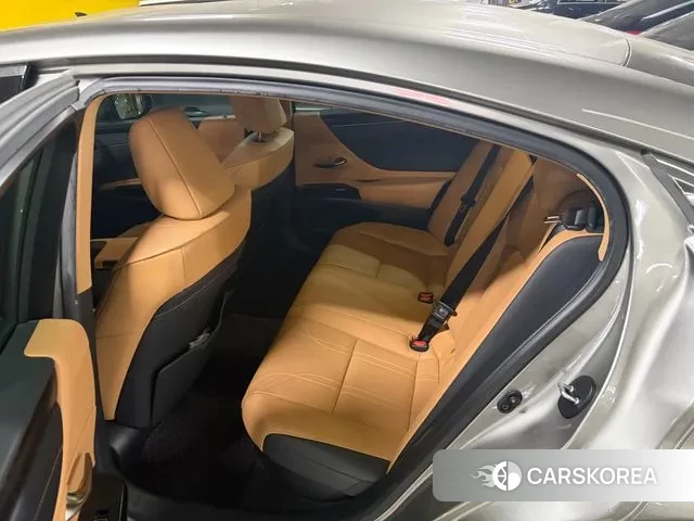 Lexus ES300h 7th generation 2022 Серый из Кореи, фото 5